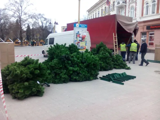 Завтра в Івано-Франківську на головній красуні міста встановлять 3D-ілюмінацію — фото 8