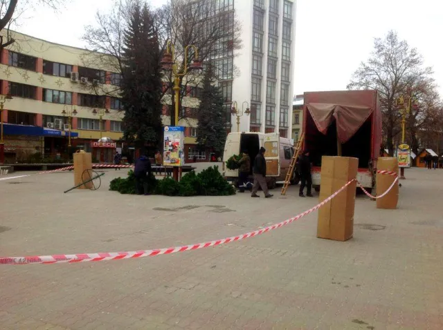 Завтра в Івано-Франківську на головній красуні міста встановлять 3D-ілюмінацію — фото 9