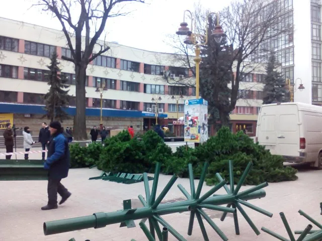 Завтра в Івано-Франківську на головній красуні міста встановлять 3D-ілюмінацію — фото 11
