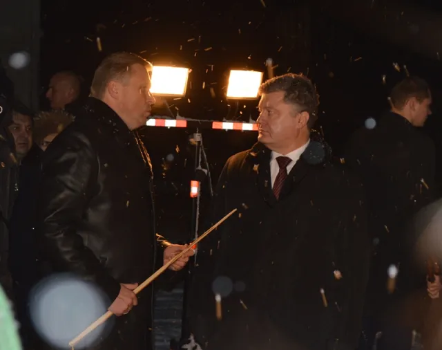 Вчора Івано-Франківськ відвідав Петро Порошенко. Він оцінив якість ремонтних робіт доріг державного значення в області — фото 12