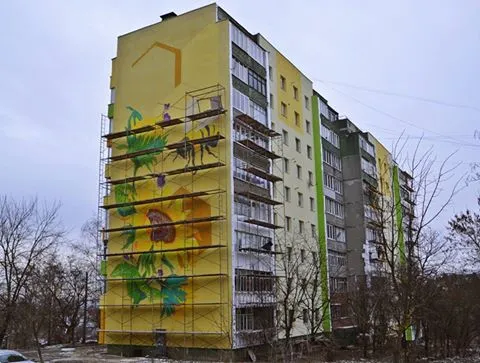 "Родзинка" Пасічної: багатоповерхівку на вулиці Галицькій прикрашають муралом — фото 4