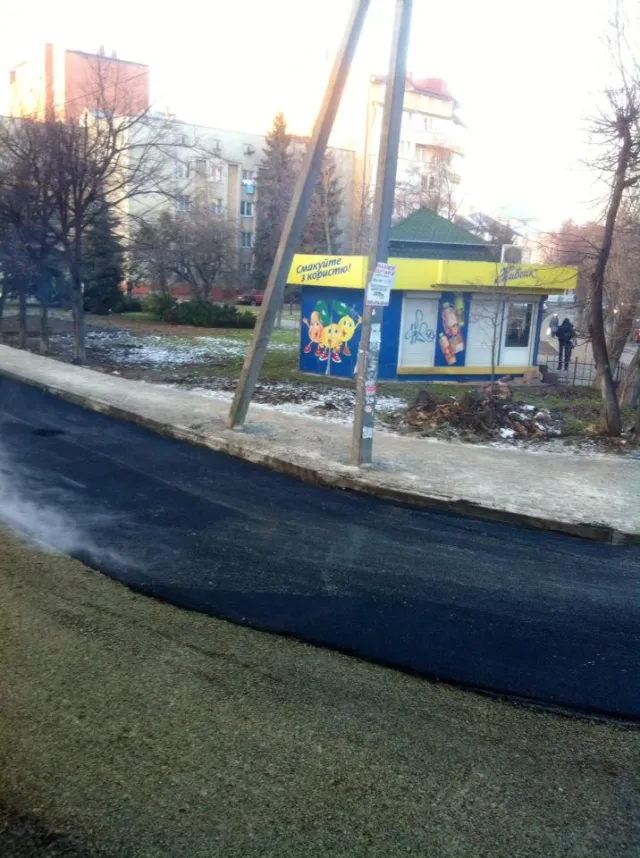 В Івано-Франківську таки заасфальтували вулицю Військових — фото 1