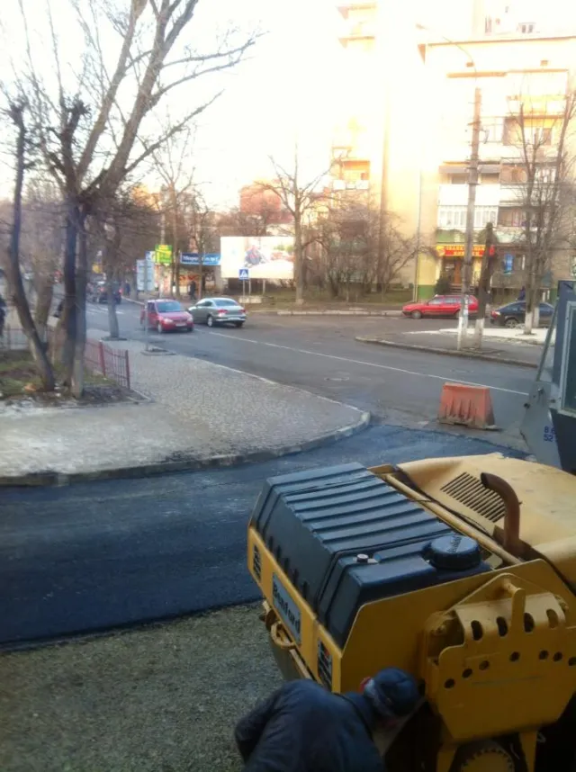 В Івано-Франківську таки заасфальтували вулицю Військових — фото 2