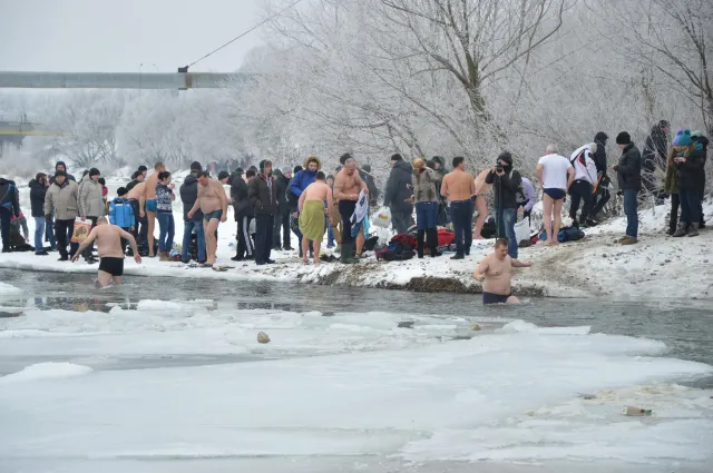 Як в Івано-Франківську проходило освячення йорданської води — фото 12