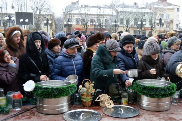 Як в Івано-Франківську проходило освячення йорданської води — фото 19