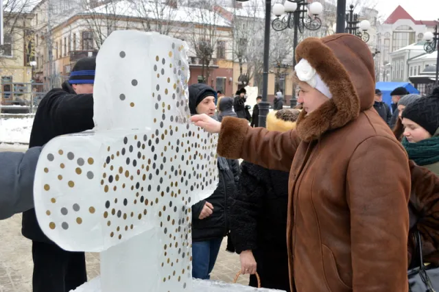 Як в Івано-Франківську проходило освячення йорданської води — фото 21