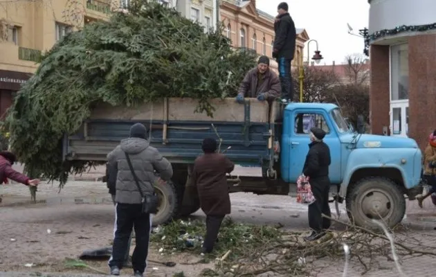 На Івано-Франківщині маштабна ДТП: в аварії розбилися чотири машини — фото 1