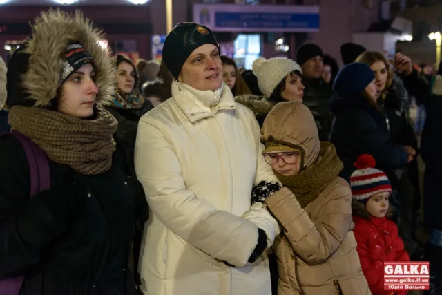 Спасибі тобі за все: на Вічевому майдані Івано-Франківська вшанували пам’ять Андрія Кузьменка — фото 7