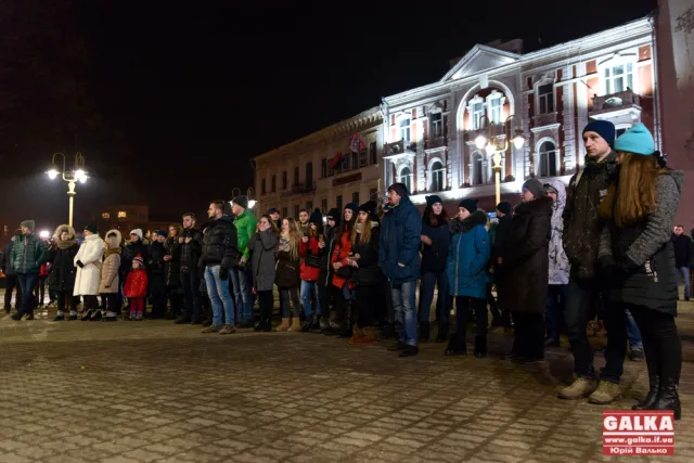 Спасибі тобі за все: на Вічевому майдані Івано-Франківська вшанували пам’ять Андрія Кузьменка — фото 8