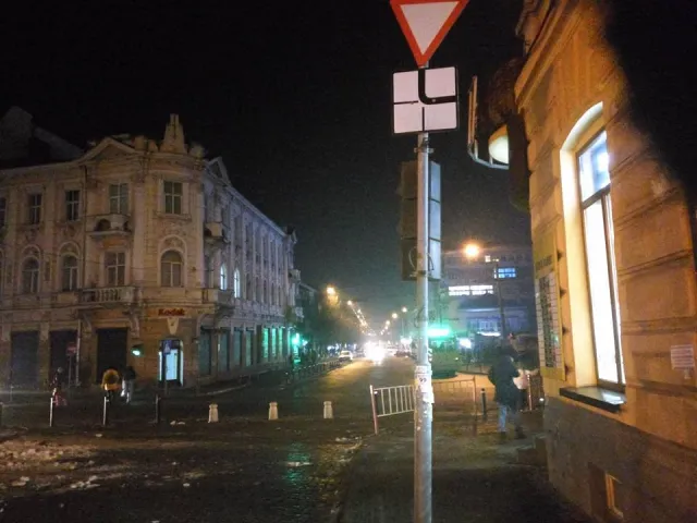 В місті на перехресті вулиць Галицька-Дністровська з'явився перший світлофор для велосипедистів — фото 1