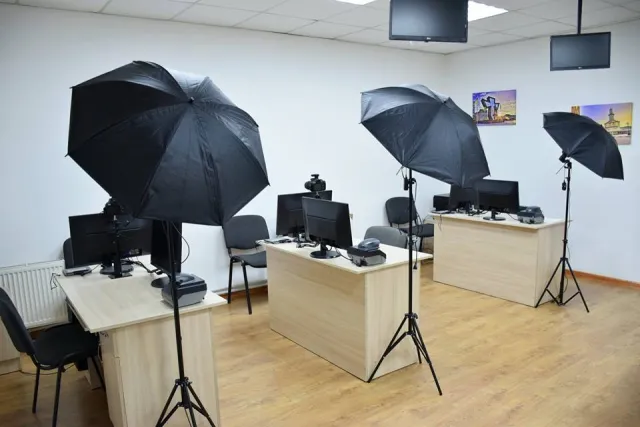 Своєрідна інвестиція для міста: з 1 березня у ЦНАПі франківці зможуть оформити закордонні паспорти та внутрішні у форматі ID-картки — фото 1