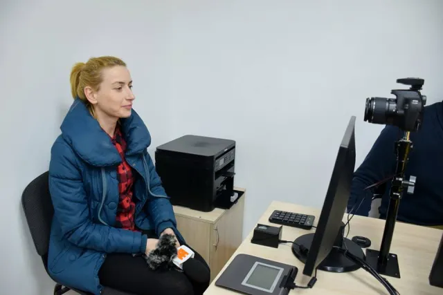 Своєрідна інвестиція для міста: з 1 березня у ЦНАПі франківці зможуть оформити закордонні паспорти та внутрішні у форматі ID-картки — фото 3
