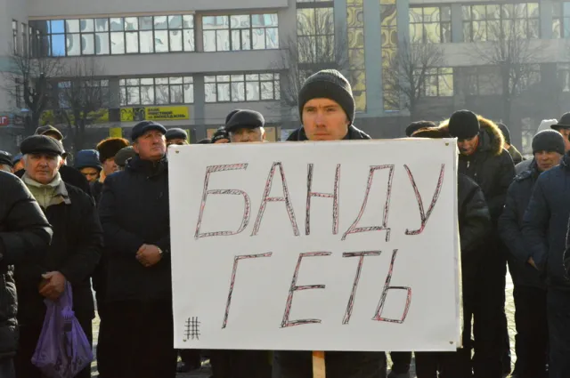 Як сьогодні біля Івано-Франківської ОДА пікетували проти тарифів — фото 2