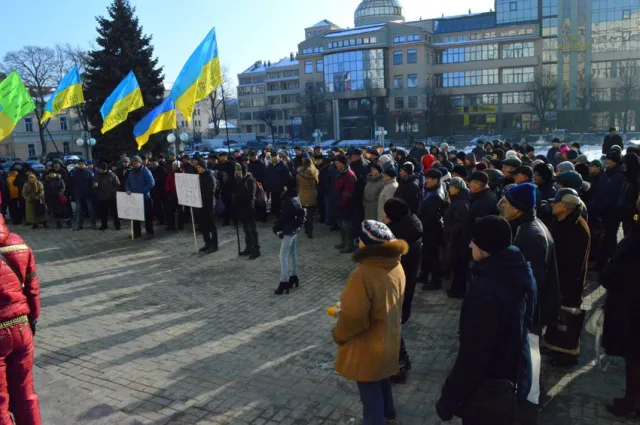 Як сьогодні біля Івано-Франківської ОДА пікетували проти тарифів — фото 5