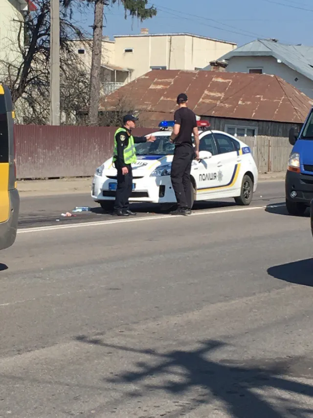 У Крихівцях п'яна жінка на великій швидкості збила трьох людей та втекла. Нові подробиці аварії — фото 1