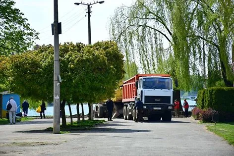 Реалізація найбільшого проекту міста: в Івано-Франківську розпочалася реконструкція території міського озера — фото 1