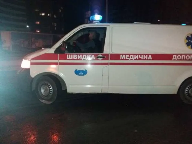Дві жахливі аварії у Франківську: за мостом на вулиці Галицькій потрійне зіткнення, а на перехресті вулиць Незалежності - Хриплинська - Й.Сліпого смертельна аварія. Постраждалі у важкому стані — фото 3