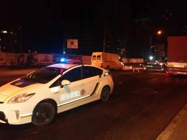 Дві жахливі аварії у Франківську: за мостом на вулиці Галицькій потрійне зіткнення, а на перехресті вулиць Незалежності - Хриплинська - Й.Сліпого смертельна аварія. Постраждалі у важкому стані — фото 4