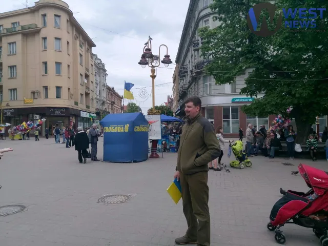 В Івано-Франківську провели патріотичну акцію "Стоп Путін" — фото 3