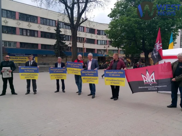 В Івано-Франківську провели патріотичну акцію "Стоп Путін" — фото 5