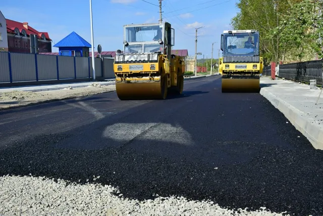 В Івано-Франківську завершується капітальний ремонт однієї із важливих вулиць міста, а інші отримують нову розмітку — фото 1