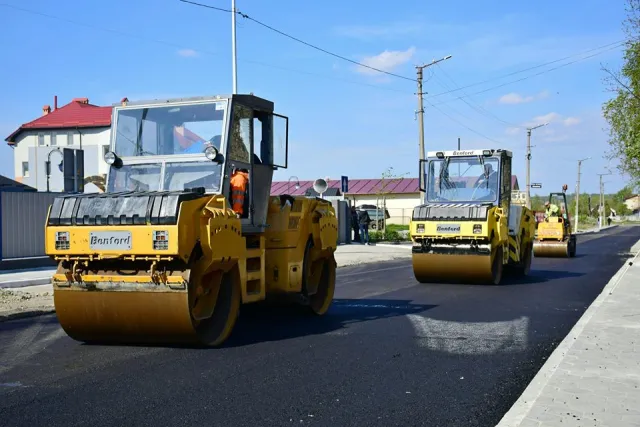 В Івано-Франківську завершується капітальний ремонт однієї із важливих вулиць міста, а інші отримують нову розмітку — фото 4