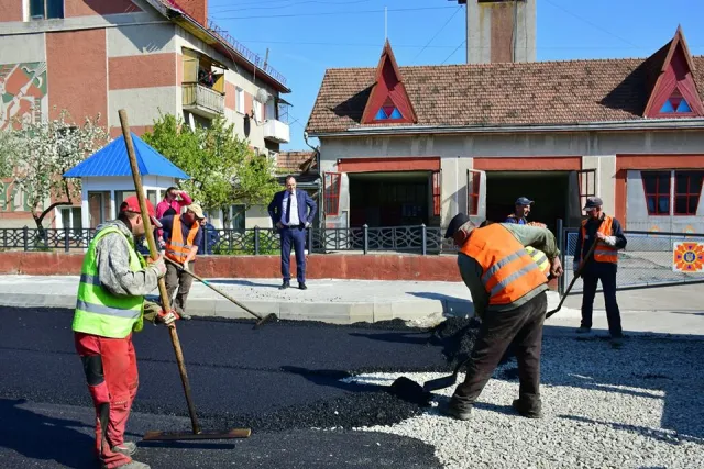 В Івано-Франківську завершується капітальний ремонт однієї із важливих вулиць міста, а інші отримують нову розмітку — фото 5