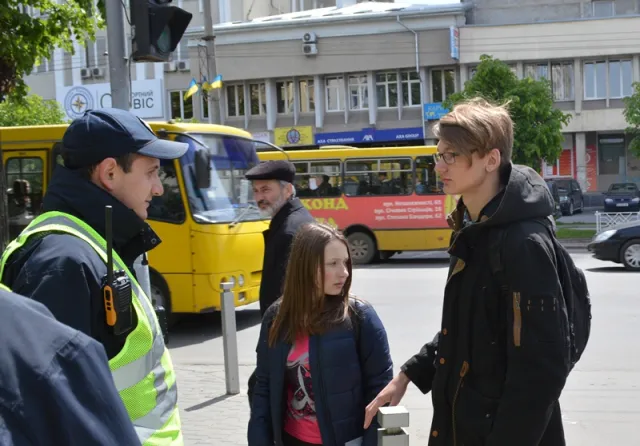 Поліція вчила франківців правильно переходити проблемне перехрестя Незалежності - М. Підгірянки. За час роботи 300 протоколів — фото 4