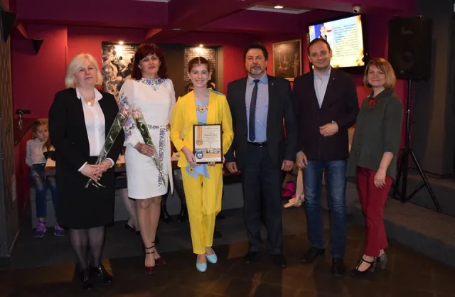 В Івано-Франківську понад 20 школярів матимуть стипендію міської ради — фото 2