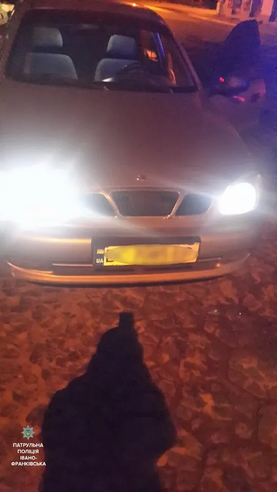На одній із вулиць Франківська львів'янин у машині перевозив наркотики та вибухівку — фото 4