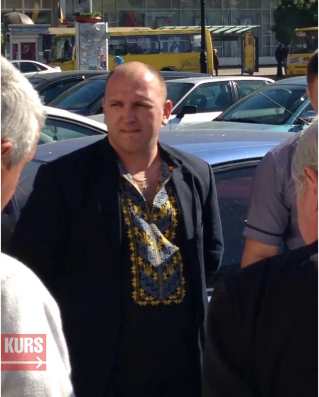Не перший раз: в Франківську біля готелю "Надія" під час отримання хабара затримали посадовця управління Держпраці в Івано-Франківській області — фото 1