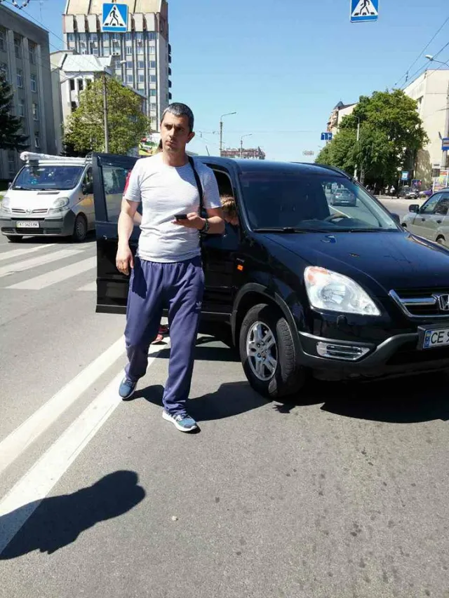 На вулиці Незалежності автомобіль наїхав на дитину, мама просить відгукнутися свідків аварії — фото 2