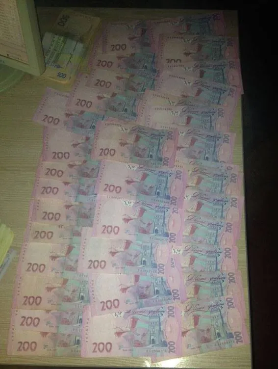 В Івано-Франківську на хабарі затримано одного з керівників медичного закладу — фото 4