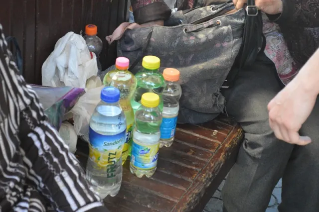 Франківчанка намагалася підкупити патрульного літрою розведеного спирту, аби той не складав на неї протокол — фото 1