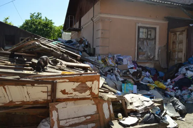 Франківчанка намагалася підкупити патрульного літрою розведеного спирту, аби той не складав на неї протокол — фото 9