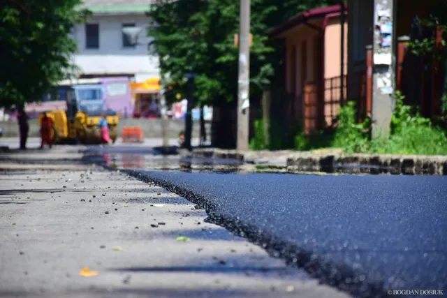 В Івано-Франківську завершуються ремонтні роботи на вулиці Марійки Підгірянки — фото 1